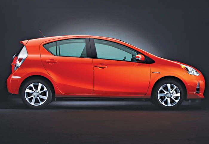 Η φιγούρα του Prius c είναι νεανική και άκρως αεροδυναμική. Με μήκος 4 σχεδόν μέτρα και μεταξόνιο 2,5 μέτρα, τοποθετείται στην κατηγορία των μικρών. 